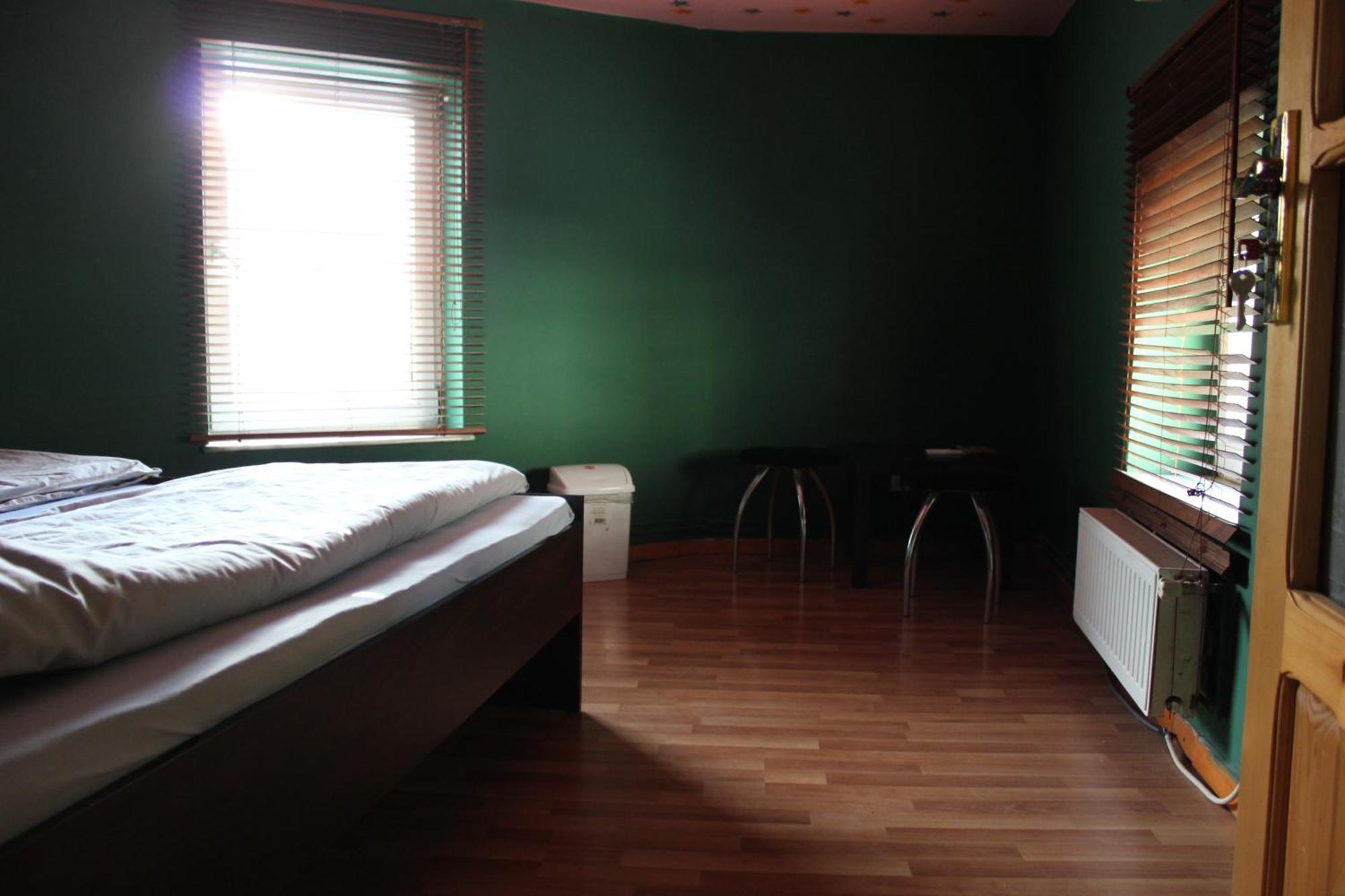 Fun House Hostel Bucharest Exterior photo