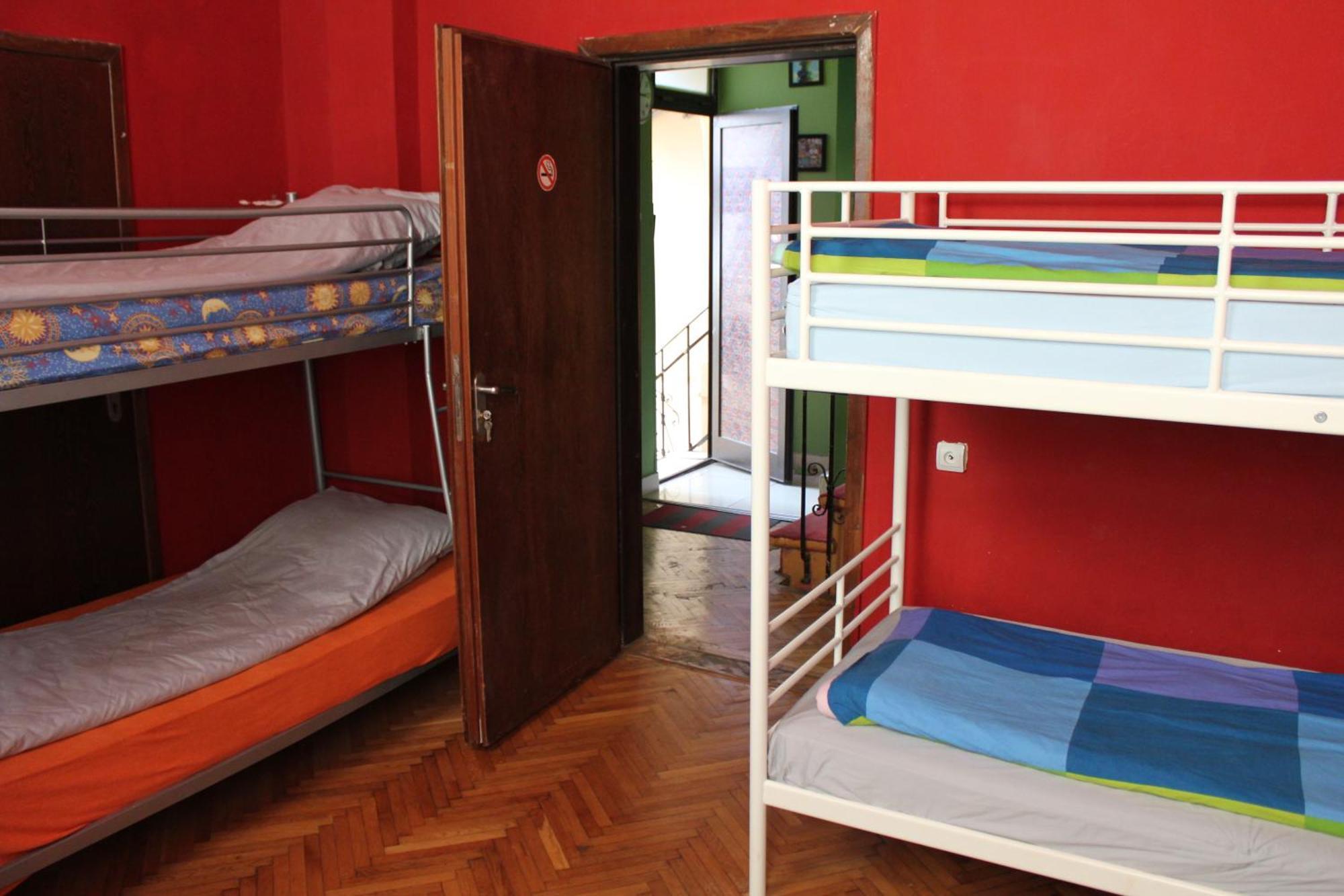 Fun House Hostel Bucharest Exterior photo