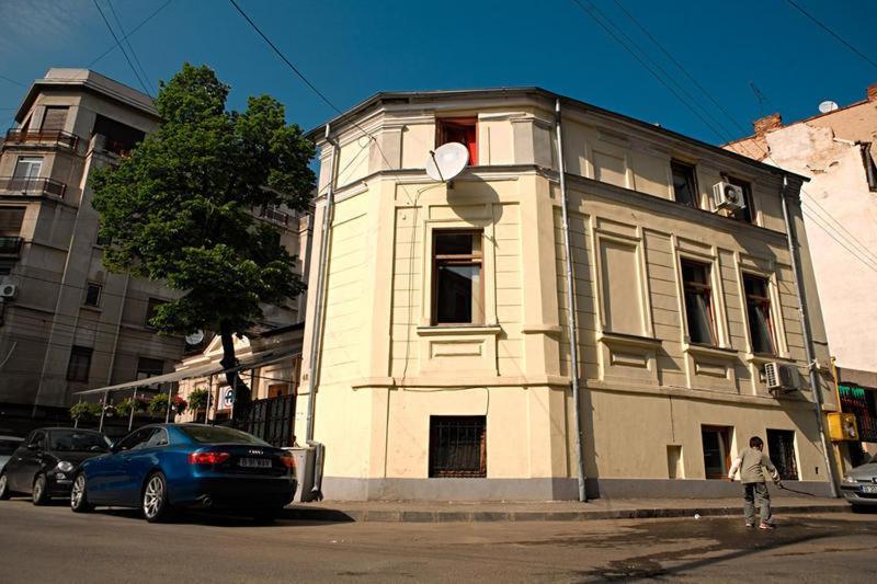 Fun House Hostel Bucharest Exterior photo